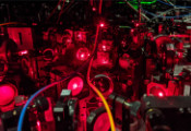 科学家用激光冷却分子技术实现有史以来最低温度记录
