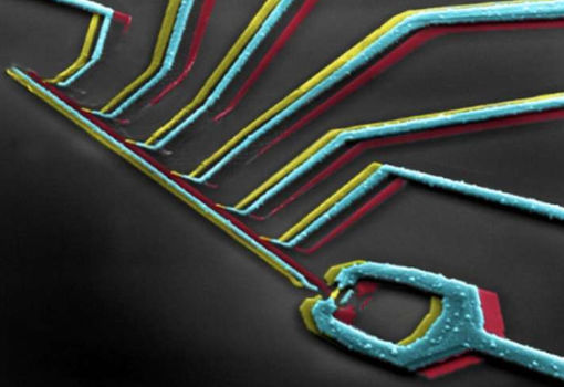 科学家发明了一种热超导量子干涉邻近晶体管