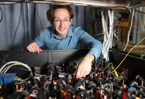 因斯布鲁克大学用捕获的钙原子开发出通用量子数字处理器