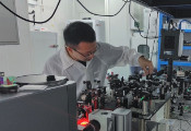 纳米“双光子工厂”问世！中大科研团队研制新型量子纠缠光源登《自然》