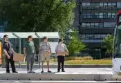移动量子比特“乘公交”：硅基量子处理器新突破，让纠错更可扩展 