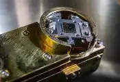 SQMS中心通过一项里程碑式研究揭示了量子比特性能波动的材料来源