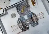 科学家开发的新型单片离子阱可实现更易获取的量子模拟