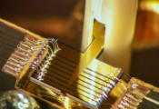 创纪录！瑞士团队开发出20倍速的超导纳米线单光子探测器