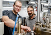 一国际研究小组利用短波长脉冲激光成功在量子点中创建出量子比特叠加态