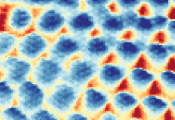 普林斯顿物理学家首次可视化的证明了存在仅由电子组成的量子晶体