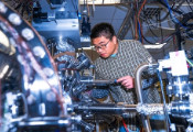 莱斯大学物理学家发现一种可用于创建量子存储器的相变量子材料