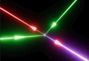 牛津大学物理学家成功实现实时三维模拟光与量子真空的相互作用