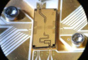 大阪大学与牛津大学合作在单量子比特操作中实现史上最低错误率