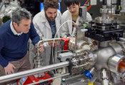 科学家在两种奇异材料交界处发现一种名为“量子液晶”的新物质状态