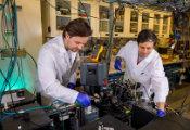 芝加哥大学科学家首次成功将活体蛋白质创建为量子比特