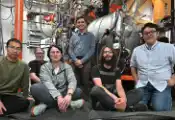 科学家用飞秒激光脉冲让量子材料“隐藏相”现身，解锁非平衡态物理新大门