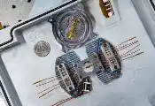莱斯大学等开发单片分段式三维离子阱，可用镱等重离子进行量子模拟