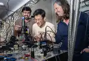 伊利诺伊大学团队开发出基于芯片的量子存储器，光子存储时间超1微秒
